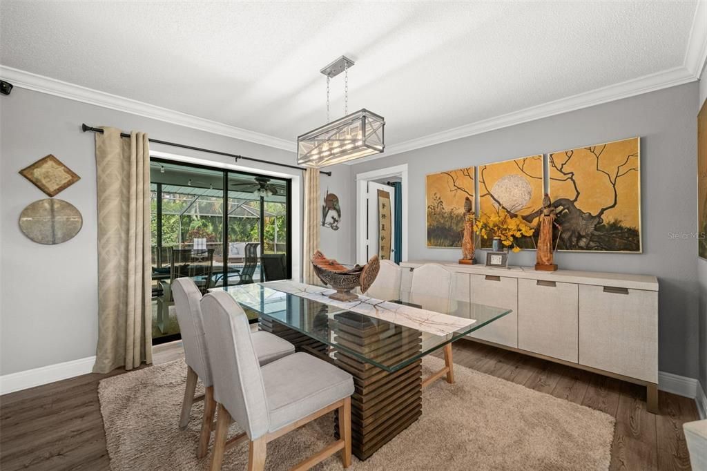 Activo con contrato: $555,000 (3 camas, 2 baños, 2041 Pies cuadrados)