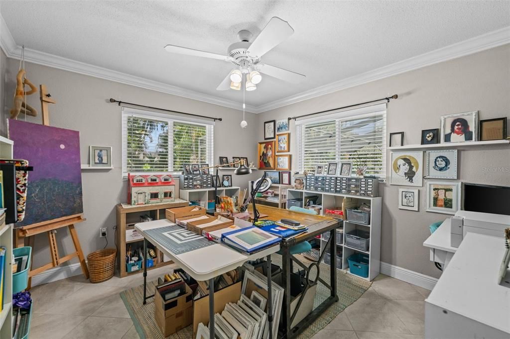 Activo con contrato: $555,000 (3 camas, 2 baños, 2041 Pies cuadrados)
