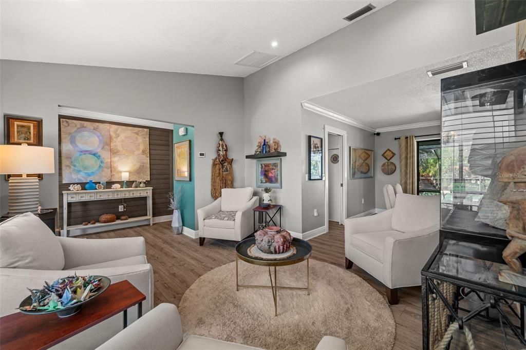 Activo con contrato: $555,000 (3 camas, 2 baños, 2041 Pies cuadrados)