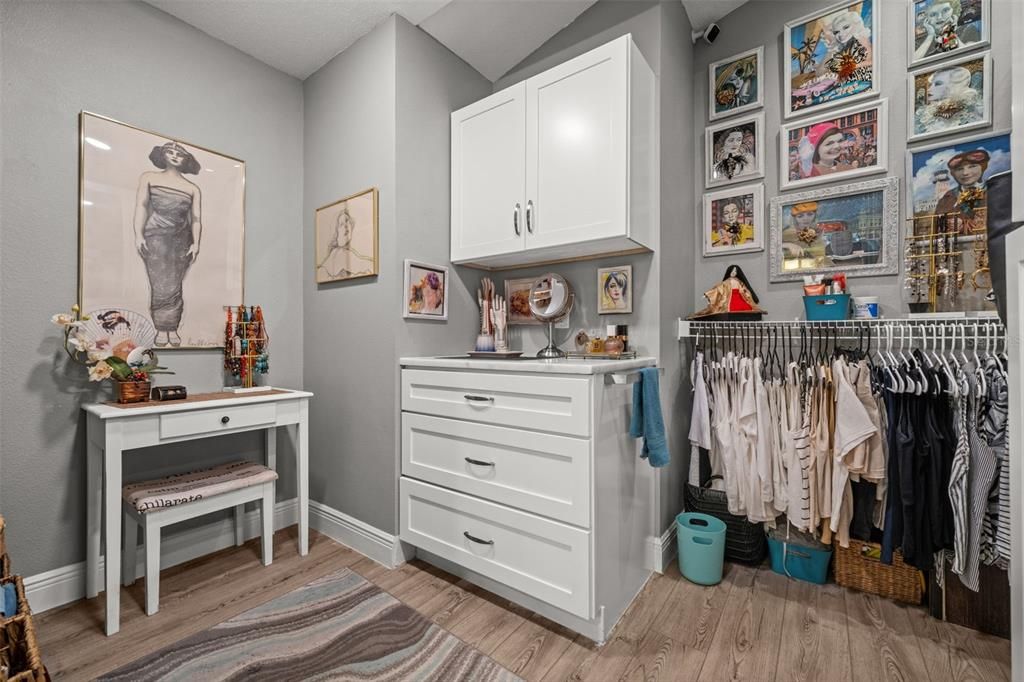 Activo con contrato: $555,000 (3 camas, 2 baños, 2041 Pies cuadrados)