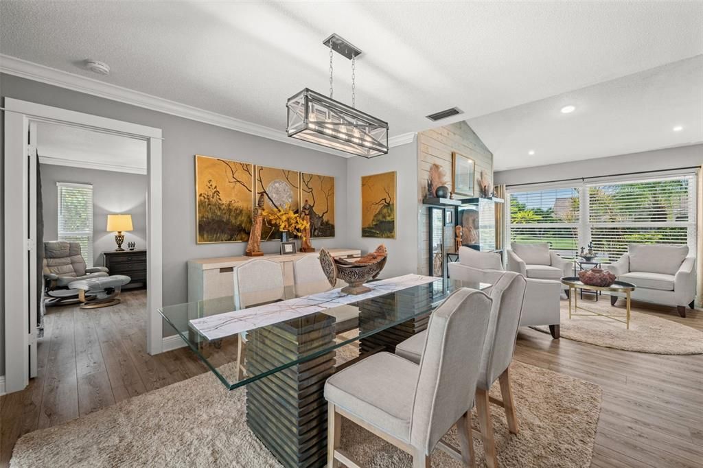 Activo con contrato: $555,000 (3 camas, 2 baños, 2041 Pies cuadrados)