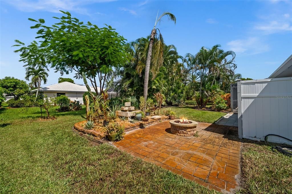 Activo con contrato: $555,000 (3 camas, 2 baños, 2041 Pies cuadrados)
