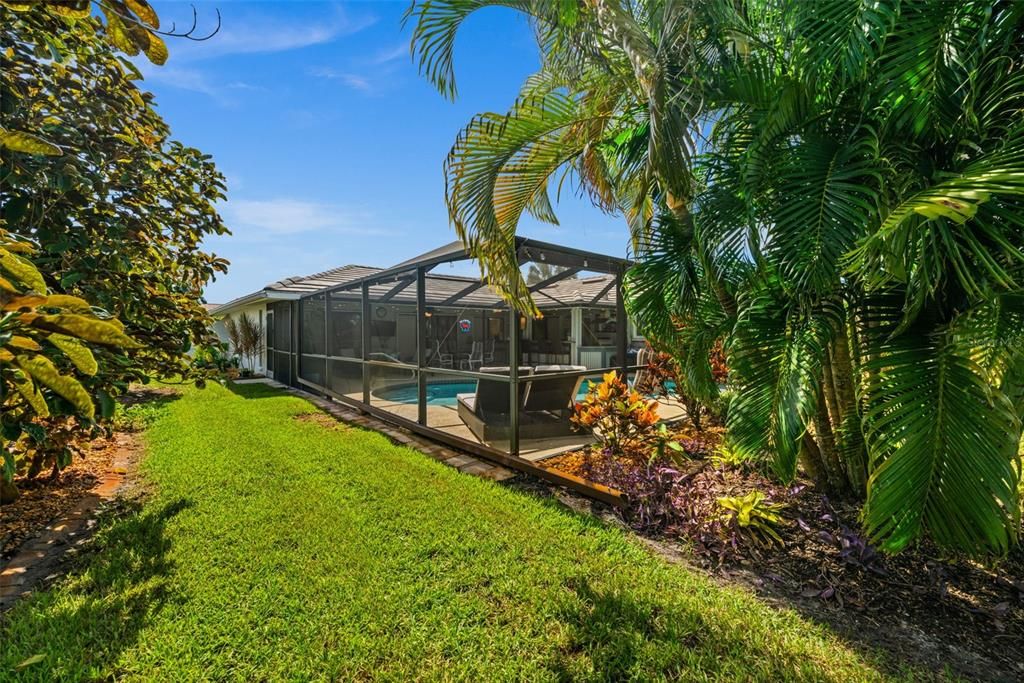 Activo con contrato: $555,000 (3 camas, 2 baños, 2041 Pies cuadrados)