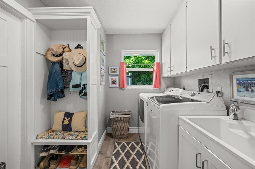 Activo con contrato: $555,000 (3 camas, 2 baños, 2041 Pies cuadrados)