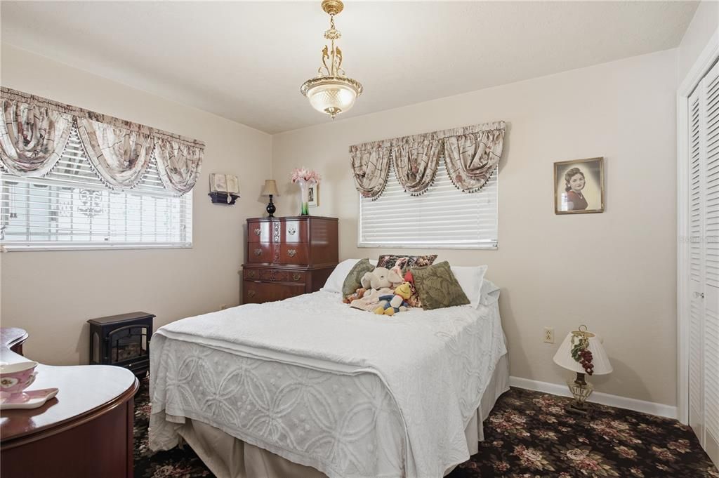 For Sale: $525,000 (3 beds, 2 baths, 1660 Square Feet)
