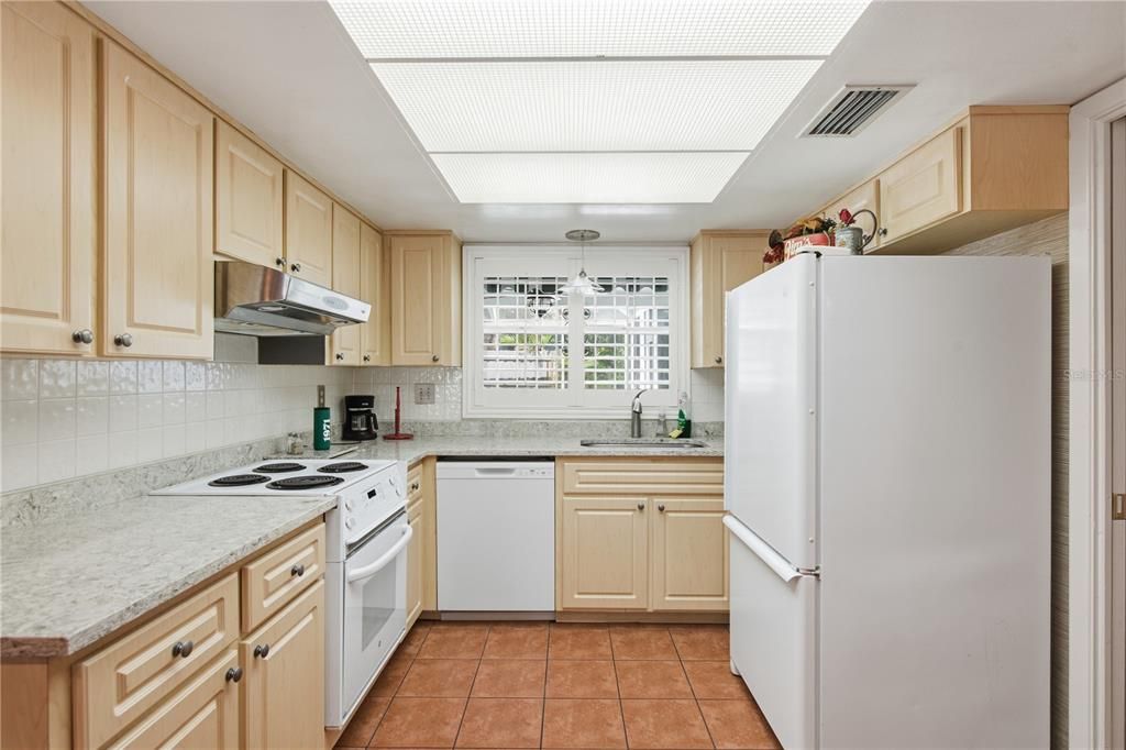 For Sale: $525,000 (3 beds, 2 baths, 1660 Square Feet)