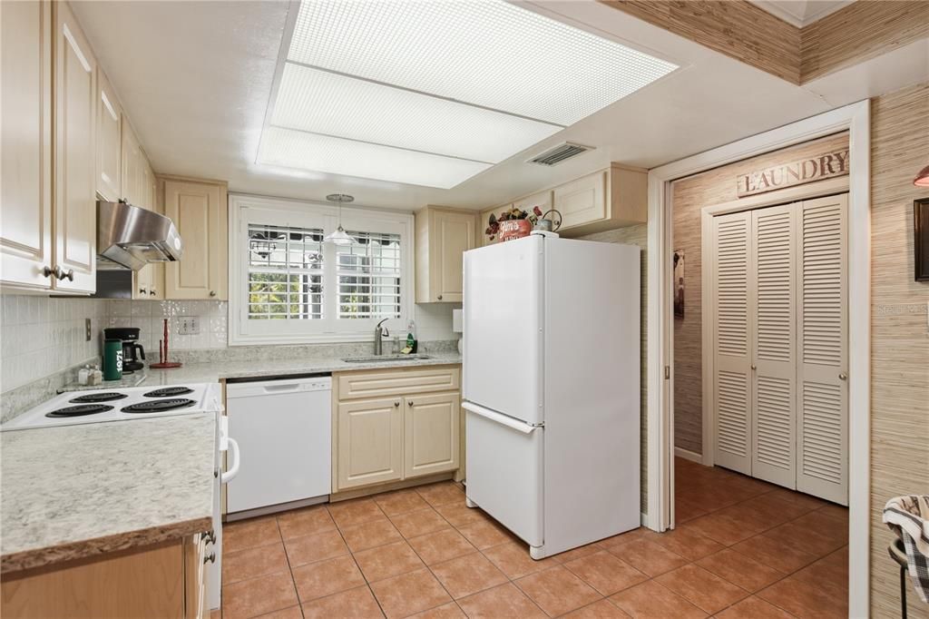 For Sale: $525,000 (3 beds, 2 baths, 1660 Square Feet)