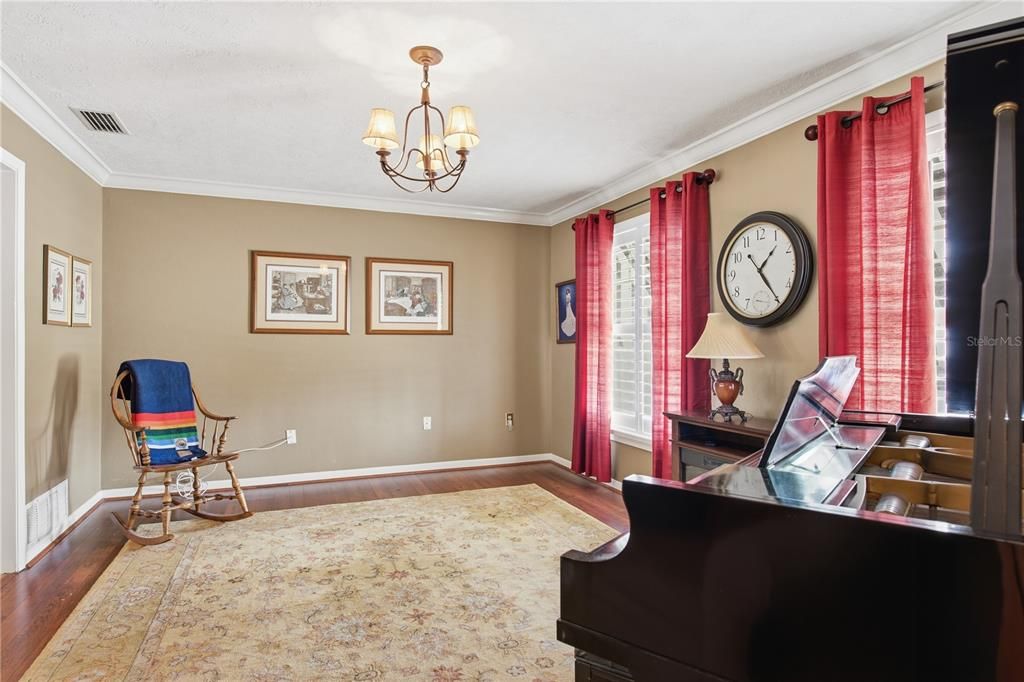 For Sale: $525,000 (3 beds, 2 baths, 1660 Square Feet)