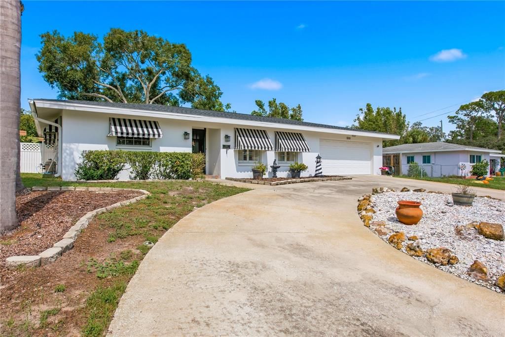 For Sale: $525,000 (3 beds, 2 baths, 1660 Square Feet)