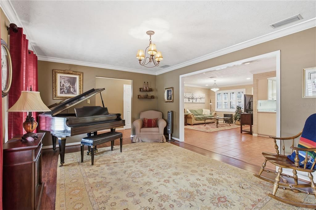 For Sale: $525,000 (3 beds, 2 baths, 1660 Square Feet)