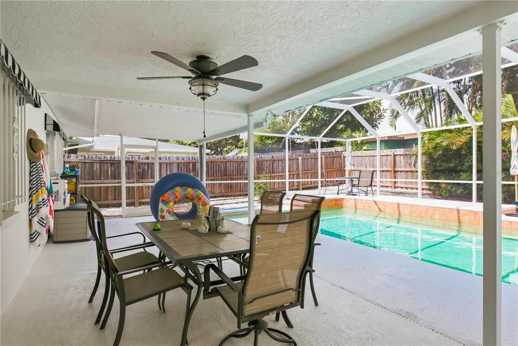 For Sale: $525,000 (3 beds, 2 baths, 1660 Square Feet)