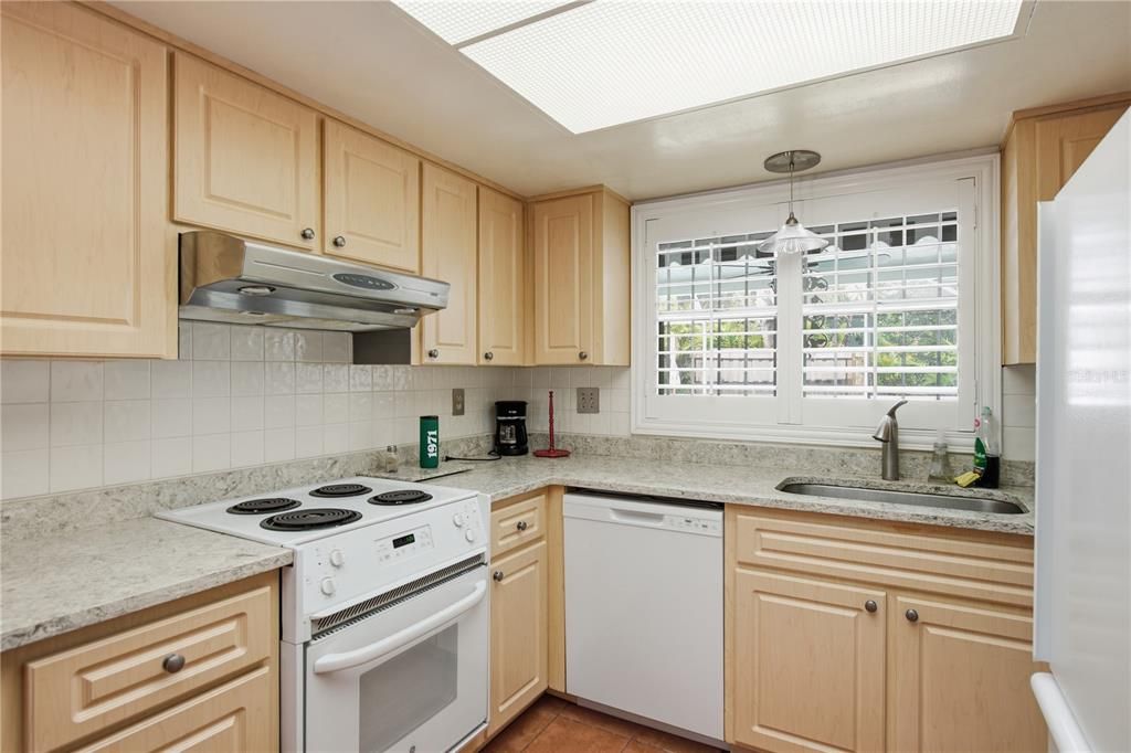 For Sale: $525,000 (3 beds, 2 baths, 1660 Square Feet)