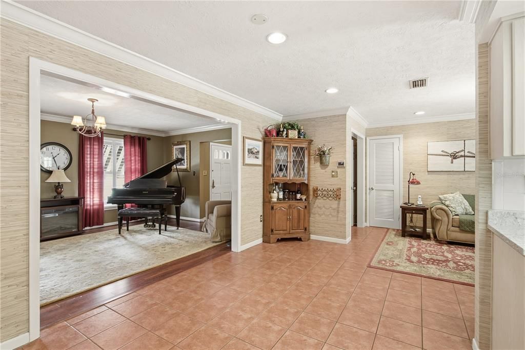 For Sale: $525,000 (3 beds, 2 baths, 1660 Square Feet)