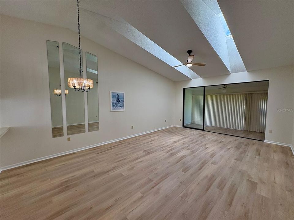For Sale: $287,000 (2 beds, 2 baths, 1241 Square Feet)