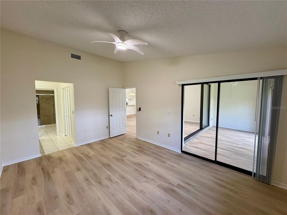 For Sale: $287,000 (2 beds, 2 baths, 1241 Square Feet)
