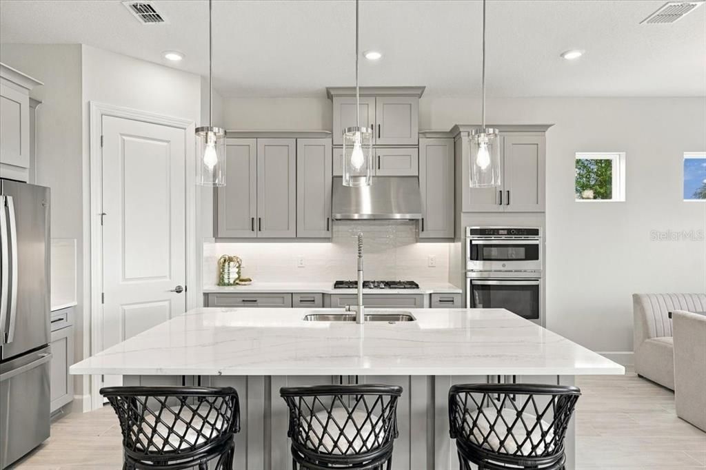 For Sale: $510,999 (2 beds, 2 baths, 1843 Square Feet)