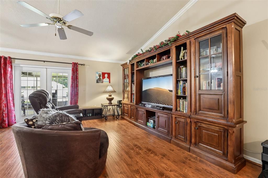 For Sale: $375,000 (3 beds, 2 baths, 2000 Square Feet)