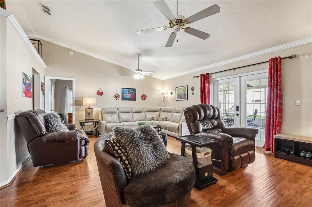 For Sale: $375,000 (3 beds, 2 baths, 2000 Square Feet)