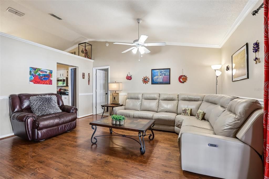 For Sale: $375,000 (3 beds, 2 baths, 2000 Square Feet)