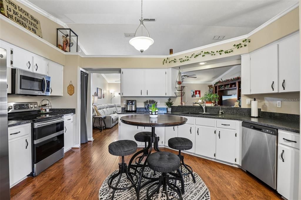 For Sale: $375,000 (3 beds, 2 baths, 2000 Square Feet)