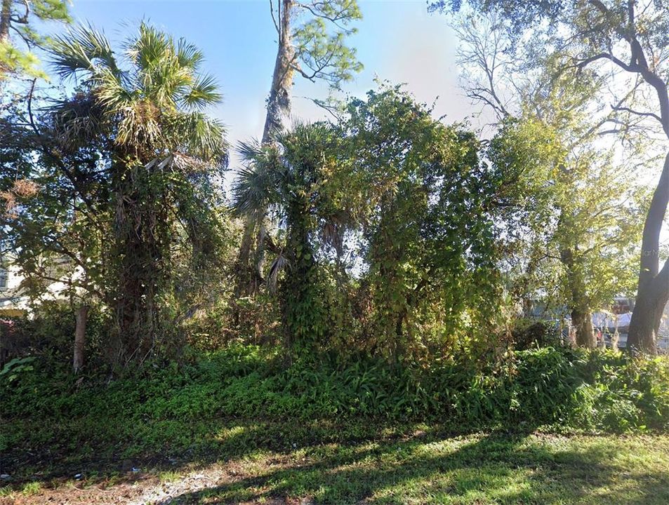 На продажу: $68,000 (0.18 acres)