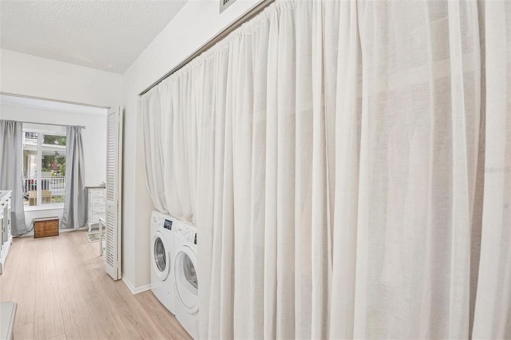 For Sale: $159,000 (2 beds, 2 baths, 1100 Square Feet)