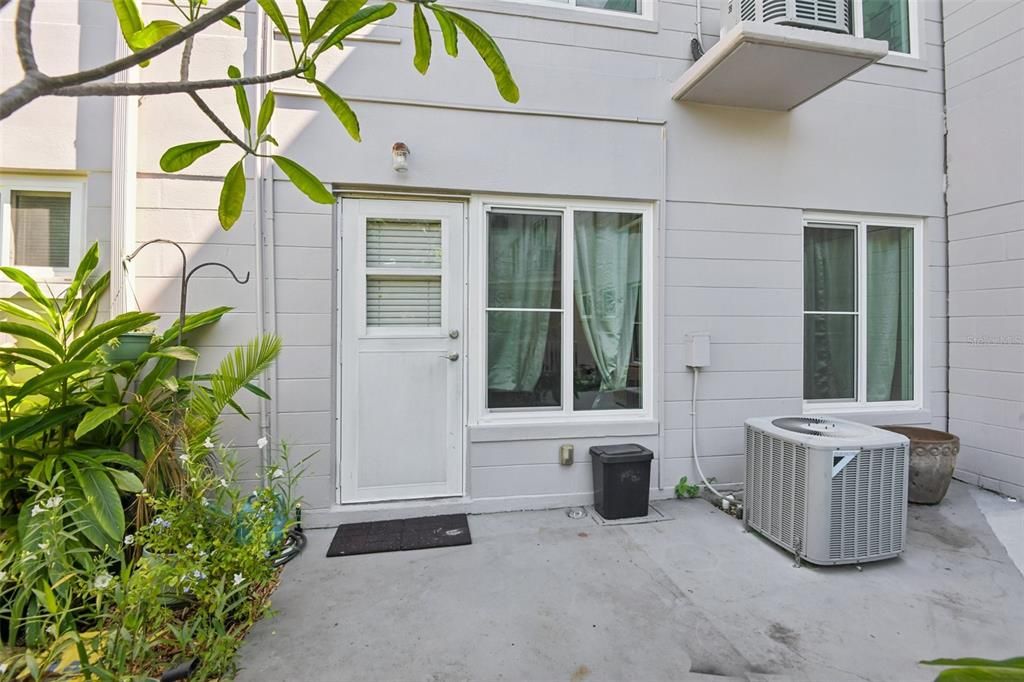 For Sale: $159,000 (2 beds, 2 baths, 1100 Square Feet)