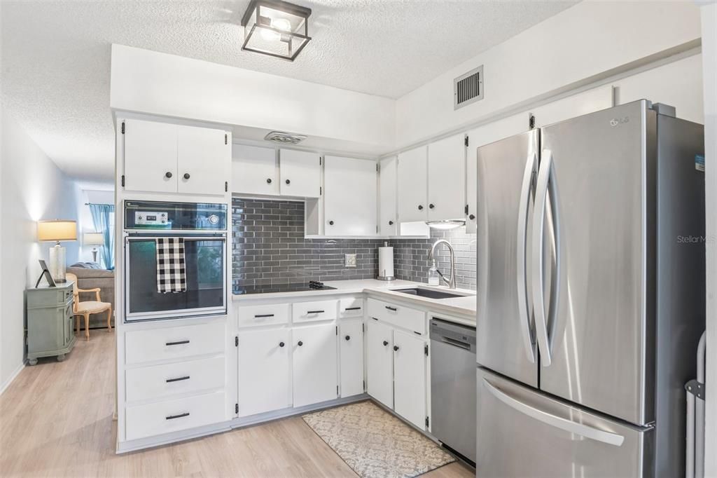 For Sale: $159,000 (2 beds, 2 baths, 1100 Square Feet)