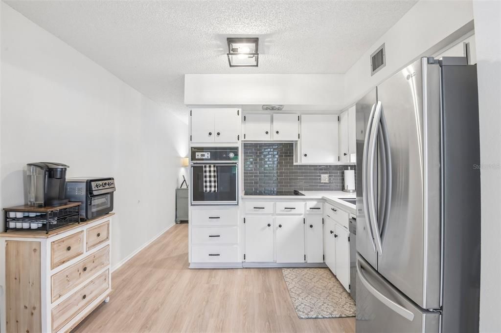 For Sale: $159,000 (2 beds, 2 baths, 1100 Square Feet)