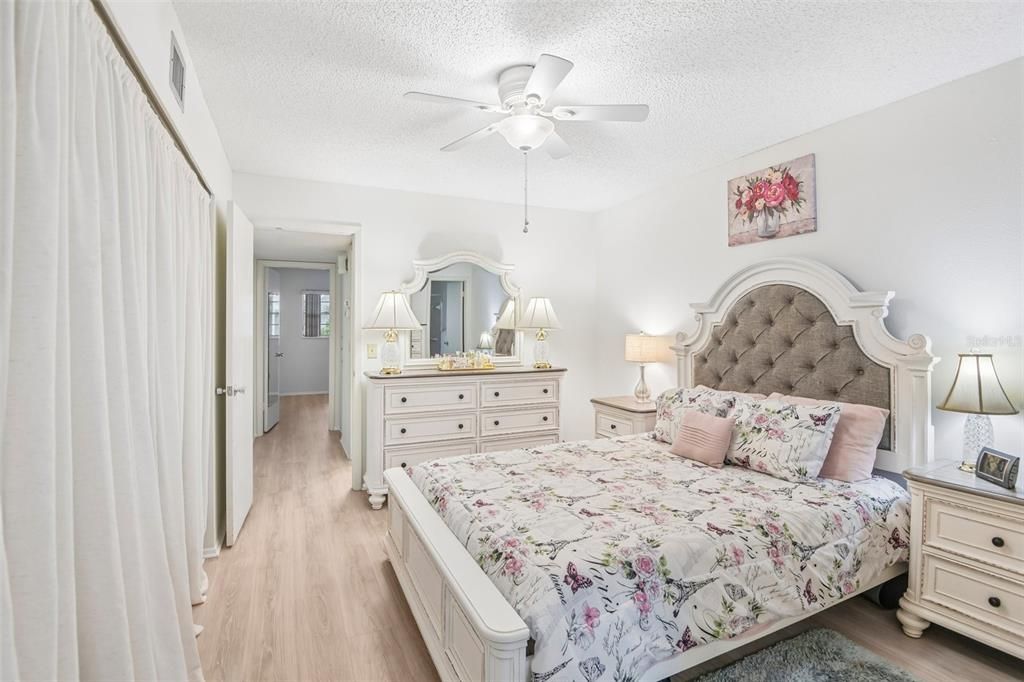 For Sale: $159,000 (2 beds, 2 baths, 1100 Square Feet)