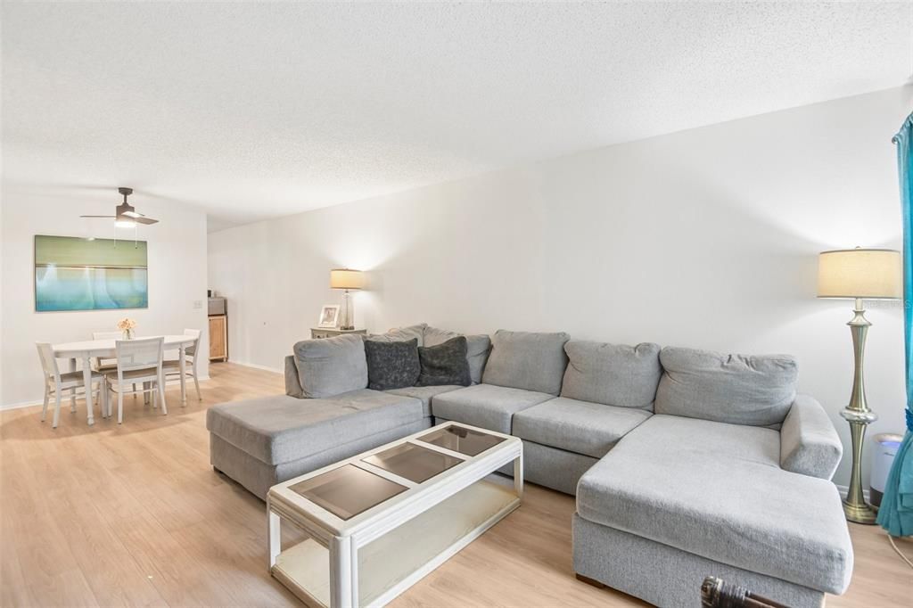 For Sale: $159,000 (2 beds, 2 baths, 1100 Square Feet)