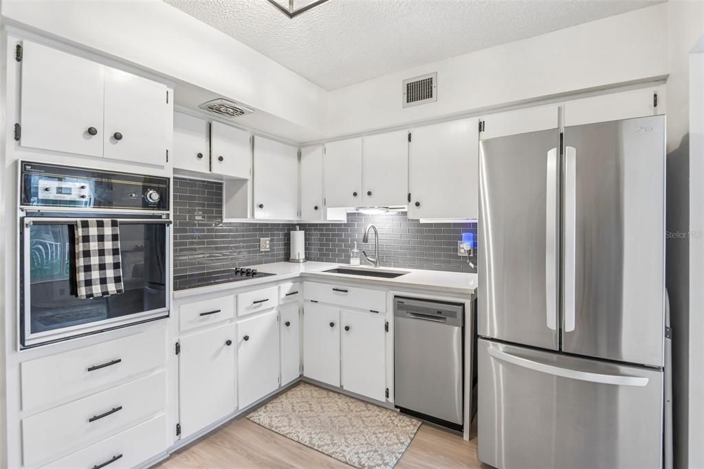 For Sale: $159,000 (2 beds, 2 baths, 1100 Square Feet)