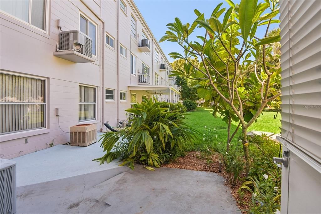For Sale: $159,000 (2 beds, 2 baths, 1100 Square Feet)