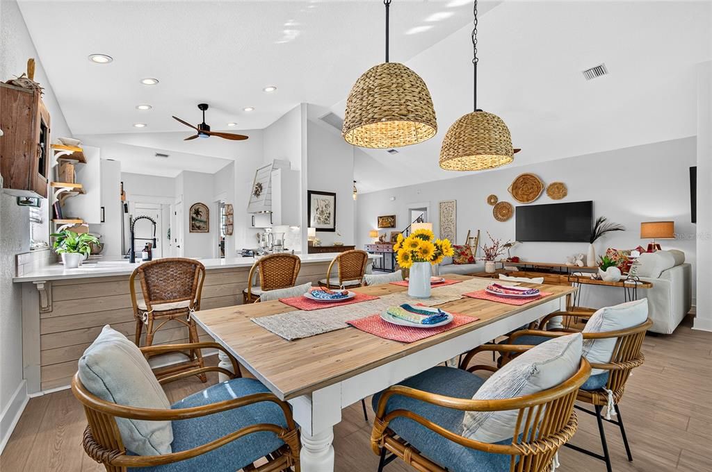 Activo con contrato: $610,000 (3 camas, 2 baños, 2030 Pies cuadrados)
