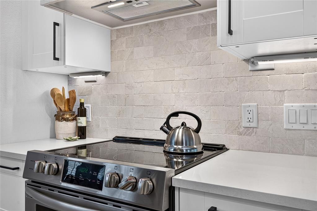 Activo con contrato: $610,000 (3 camas, 2 baños, 2030 Pies cuadrados)