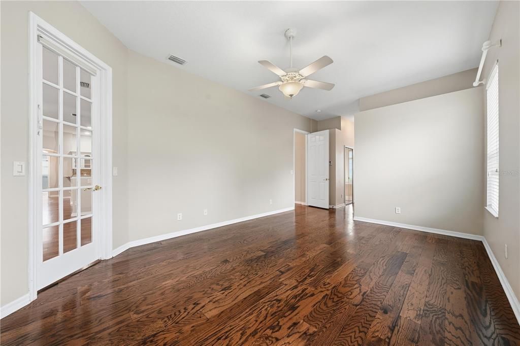 For Sale: $349,900 (3 beds, 2 baths, 2386 Square Feet)