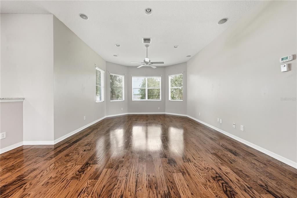 For Sale: $349,900 (3 beds, 2 baths, 2386 Square Feet)