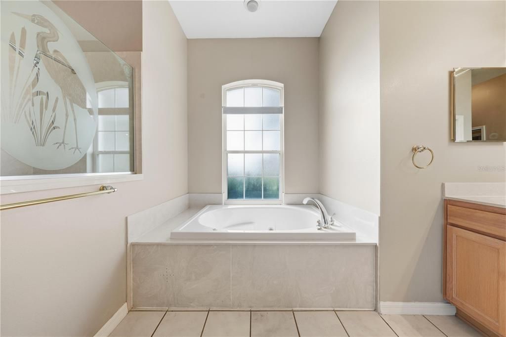 For Sale: $349,900 (3 beds, 2 baths, 2386 Square Feet)