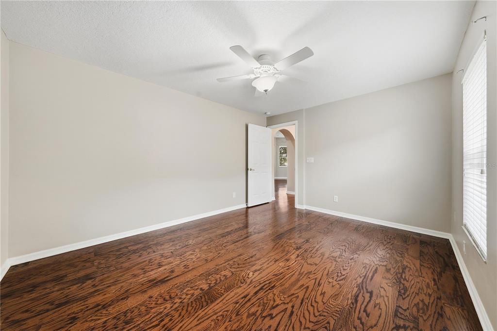 For Sale: $349,900 (3 beds, 2 baths, 2386 Square Feet)
