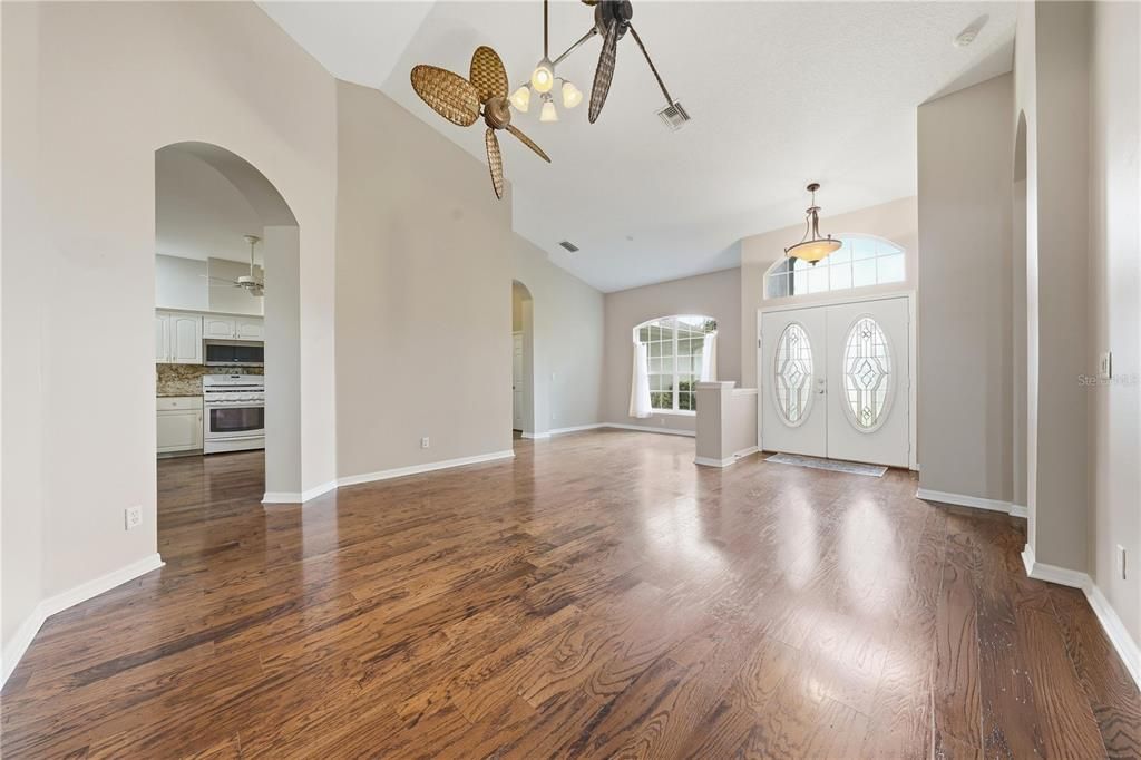 For Sale: $349,900 (3 beds, 2 baths, 2386 Square Feet)