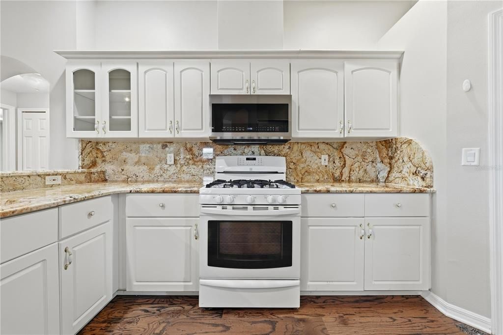For Sale: $349,900 (3 beds, 2 baths, 2386 Square Feet)