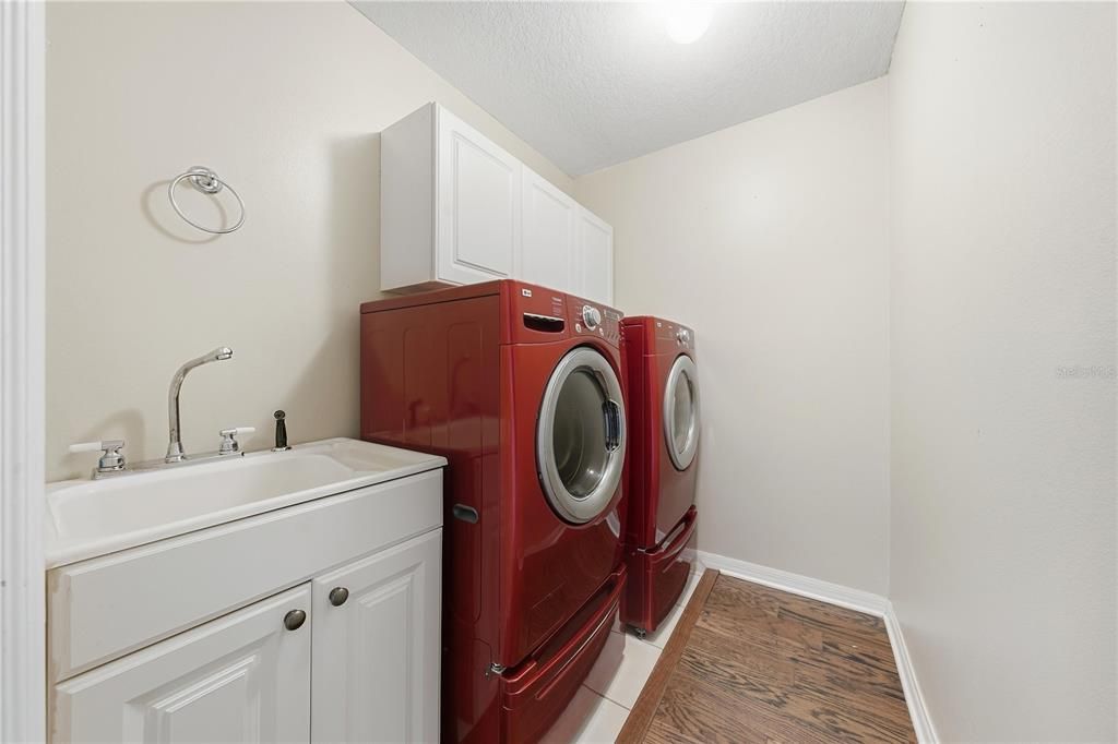 For Sale: $349,900 (3 beds, 2 baths, 2386 Square Feet)