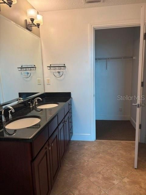 For Sale: $259,900 (1 beds, 1 baths, 997 Square Feet)