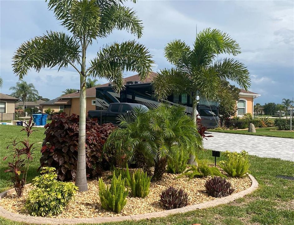 待售: $170,000 (0.22 acres)