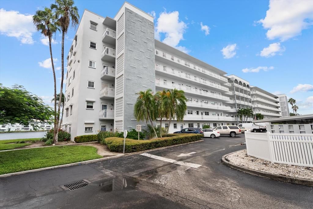 For Sale: $177,900 (1 beds, 1 baths, 1060 Square Feet)