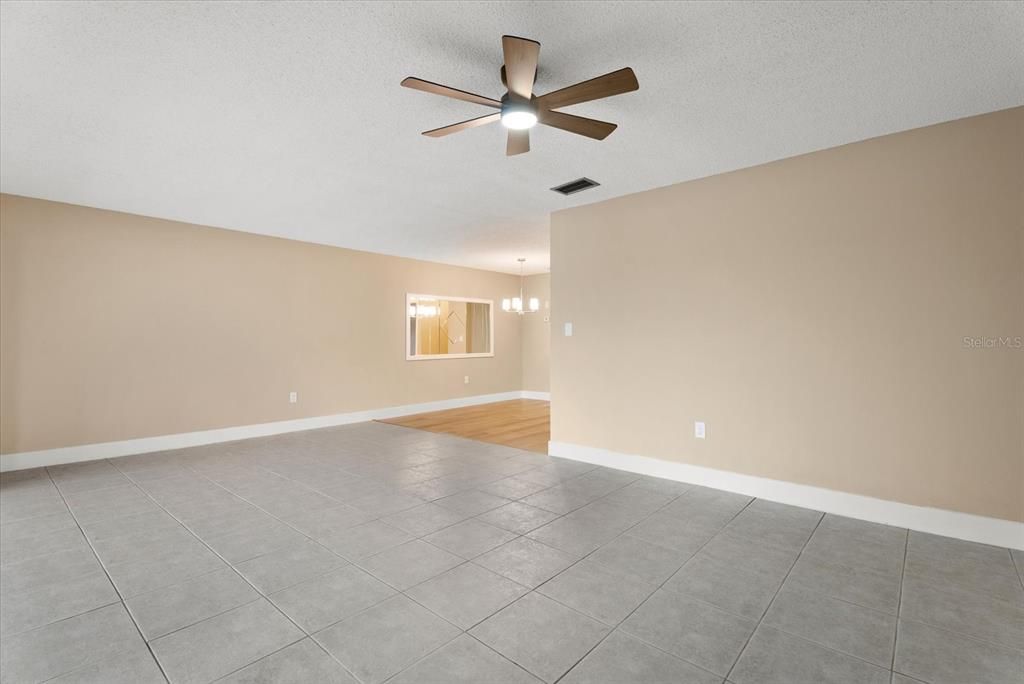 For Sale: $177,900 (1 beds, 1 baths, 1060 Square Feet)