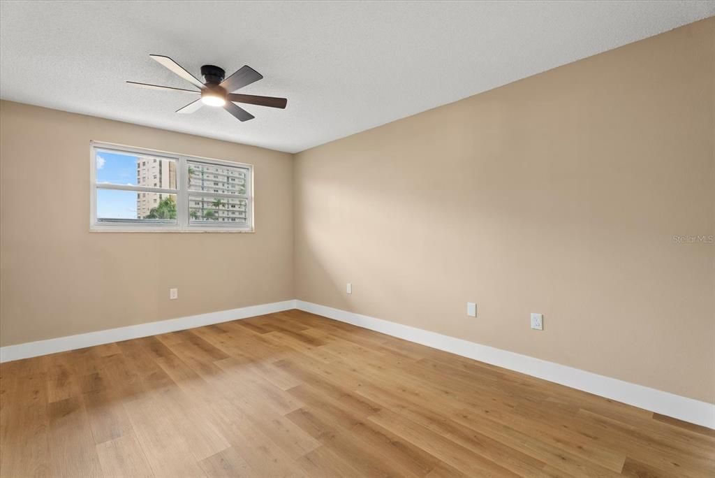 For Sale: $177,900 (1 beds, 1 baths, 1060 Square Feet)