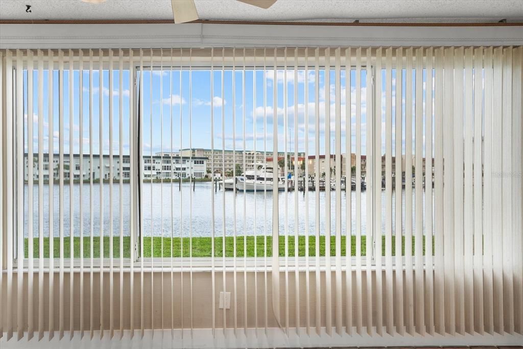 For Sale: $177,900 (1 beds, 1 baths, 1060 Square Feet)