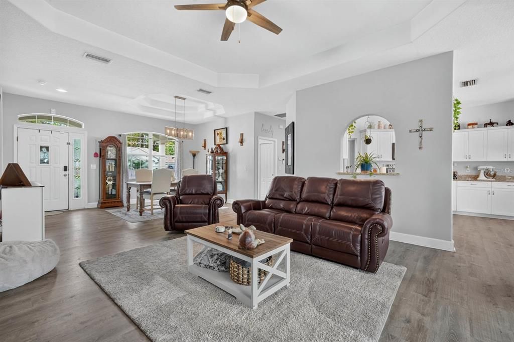 En Venta: $369,900 (3 camas, 2 baños, 1774 Pies cuadrados)
