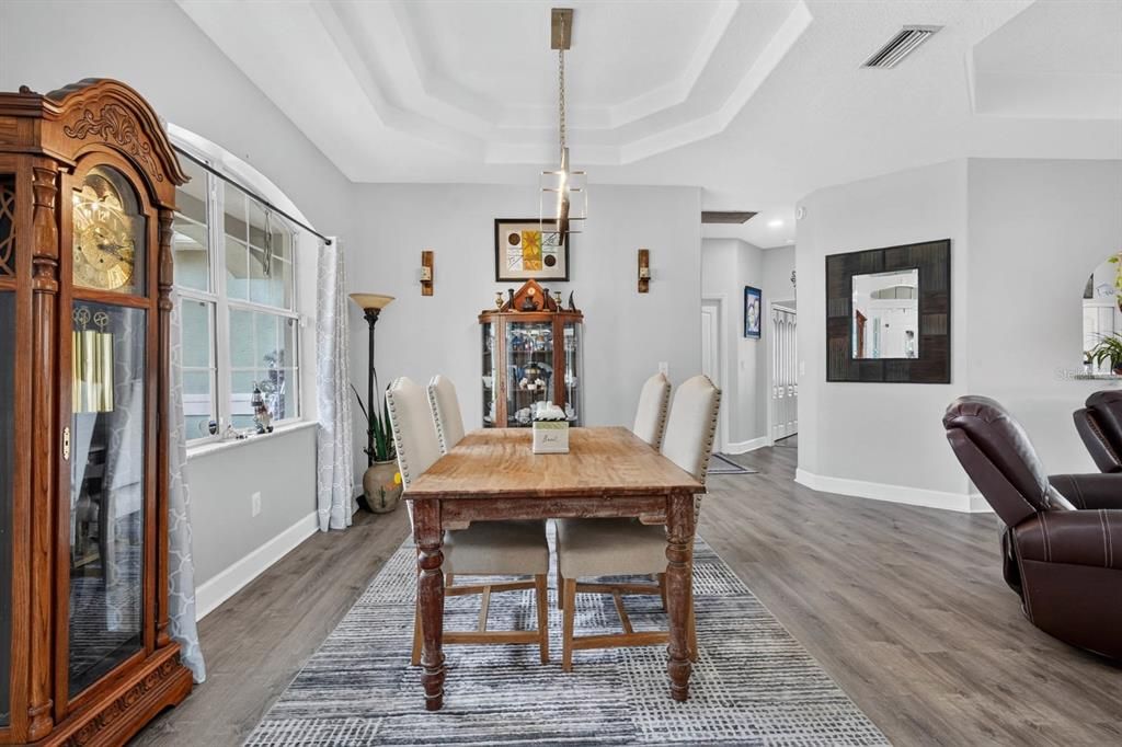 En Venta: $369,900 (3 camas, 2 baños, 1774 Pies cuadrados)
